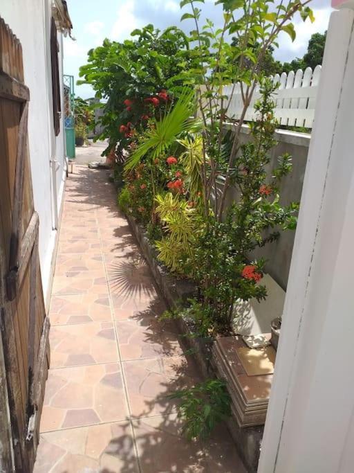 Maison Creole Chaleureuse Avec Stationnement Le Gosier (Grande-Terre) Exterior foto