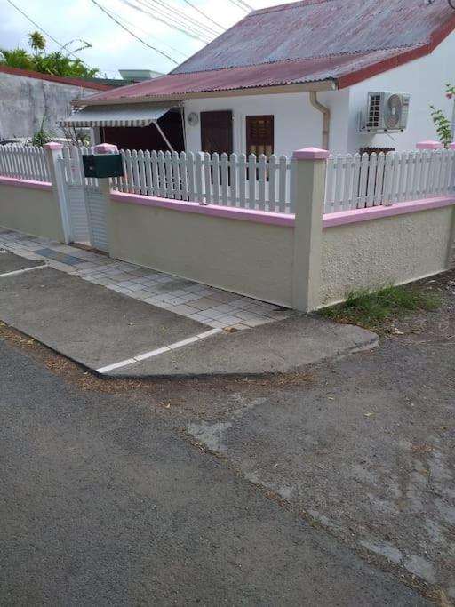 Maison Creole Chaleureuse Avec Stationnement Le Gosier (Grande-Terre) Exterior foto