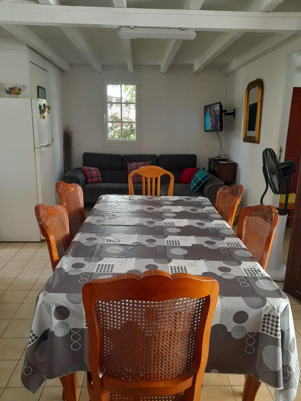 Maison Creole Chaleureuse Avec Stationnement Le Gosier (Grande-Terre) Exterior foto